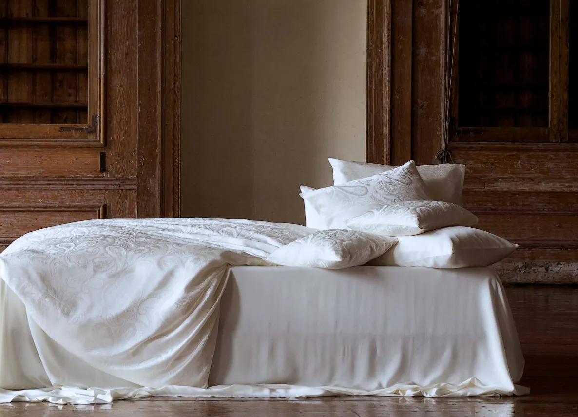 christian-fischbacher-bedlinen-goose mood image 4
